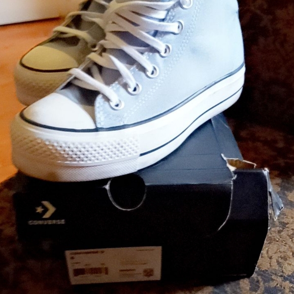 Girls Converse - Picture 3 of 4